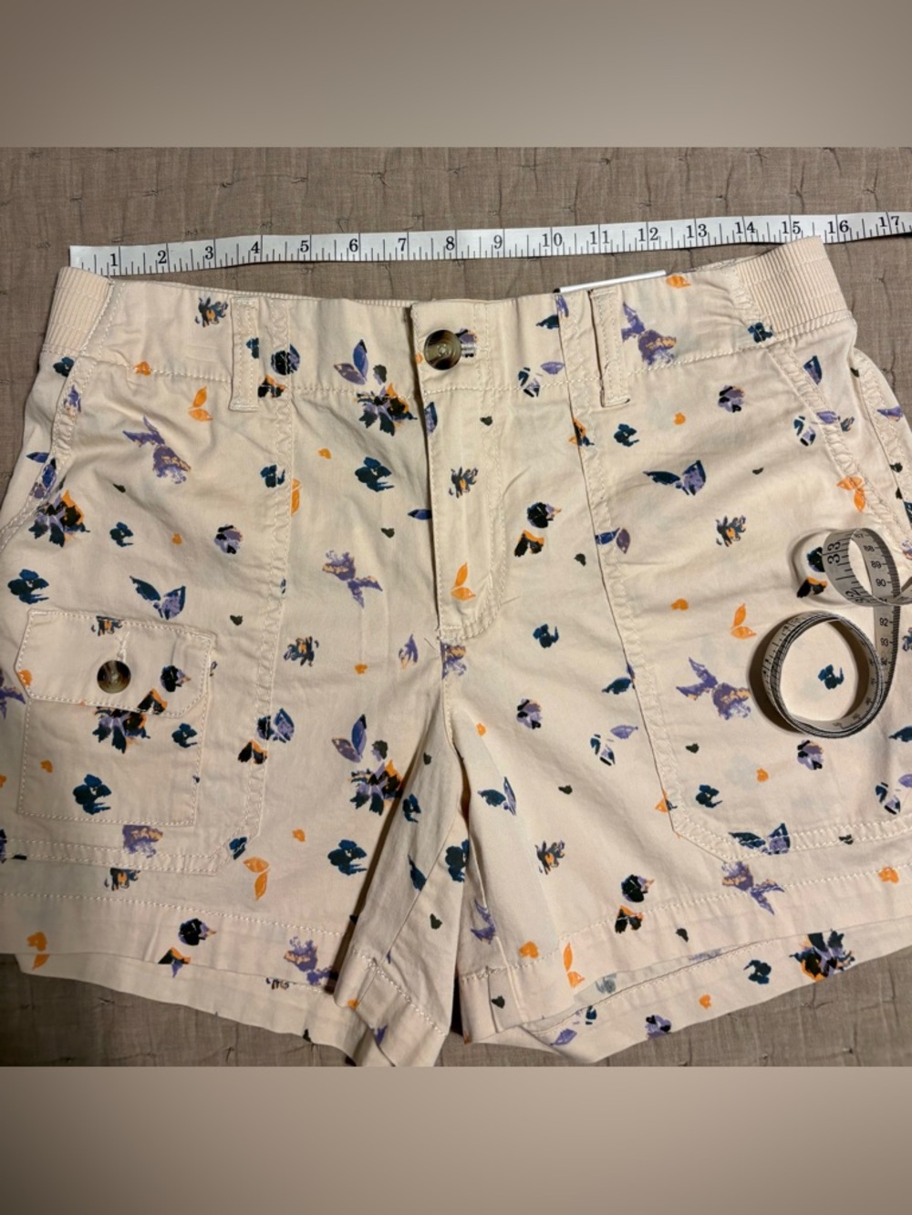 Women's Sonoma Butter Yellow Floral Utility Shorts NWT Size 10 - Picture 9 of 10